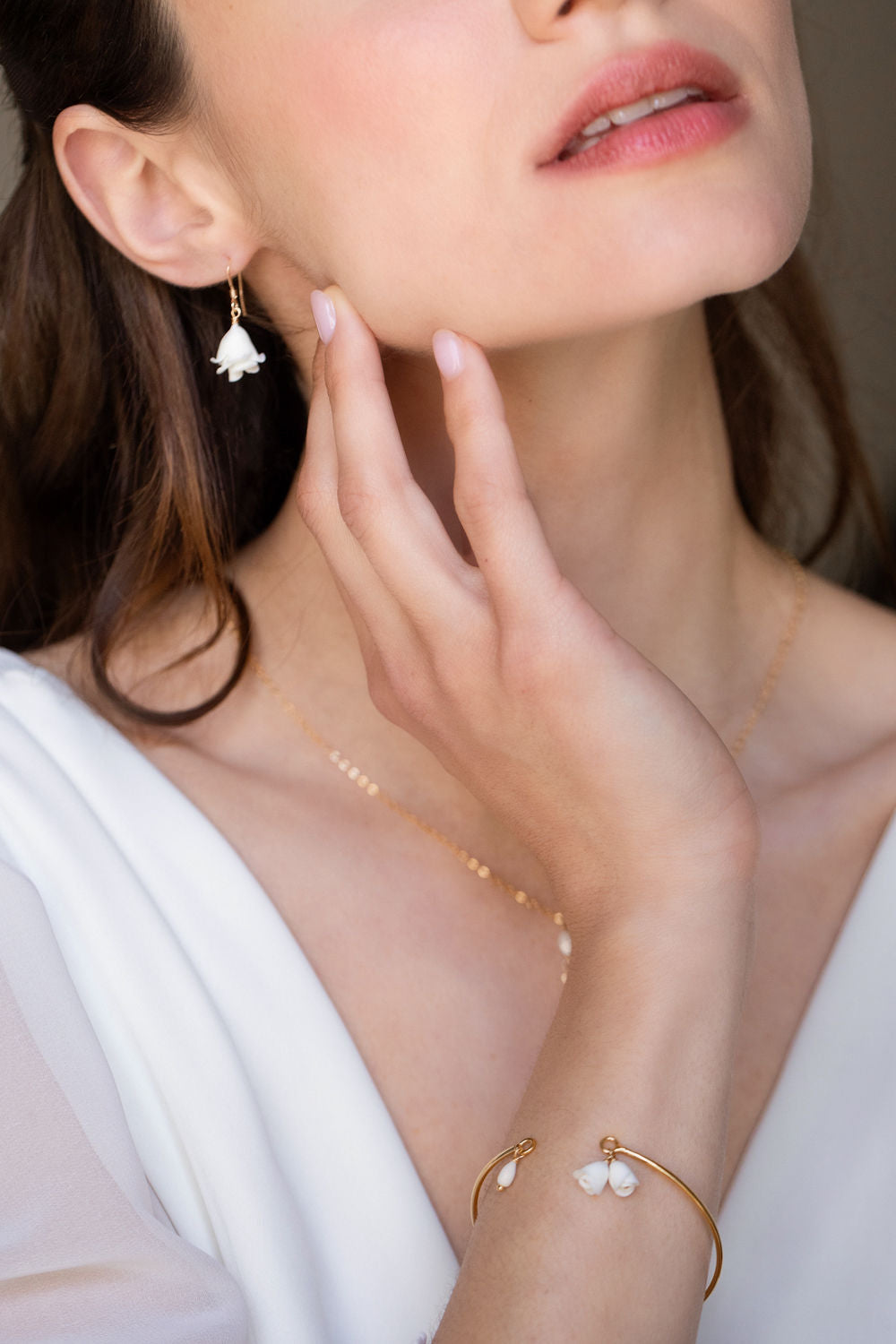 bijoux de mariée avec fleurs de porcelaine