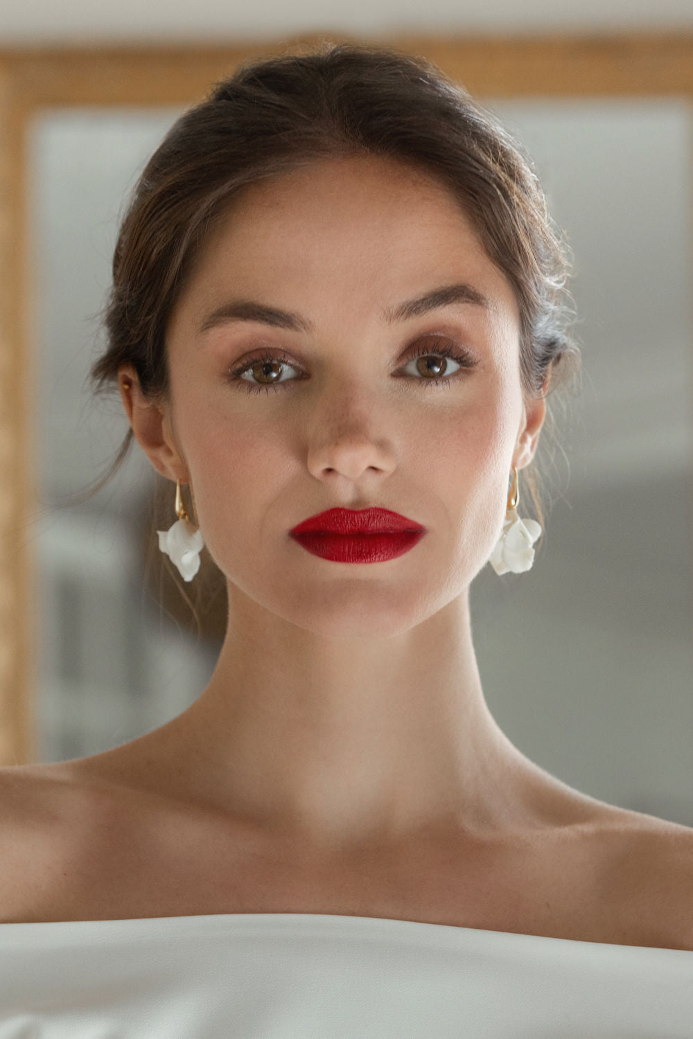 boucles pendantes de mariée or et pétales de porcelaine