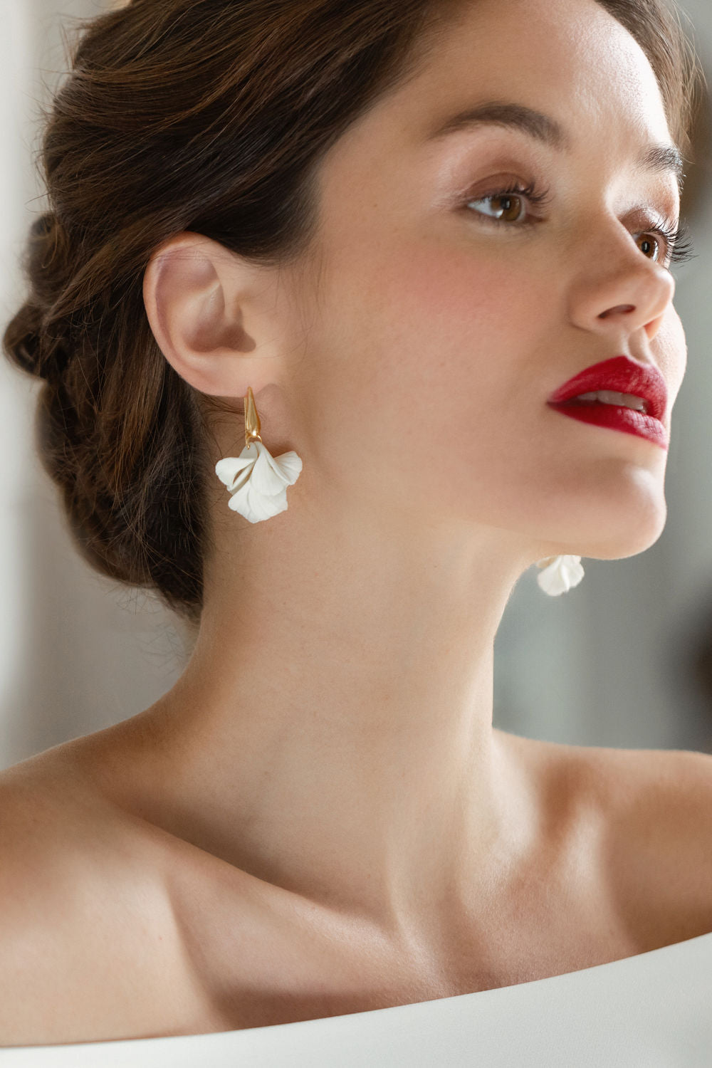 boucles d'oreilles de mariée or et pétales de porcelaine