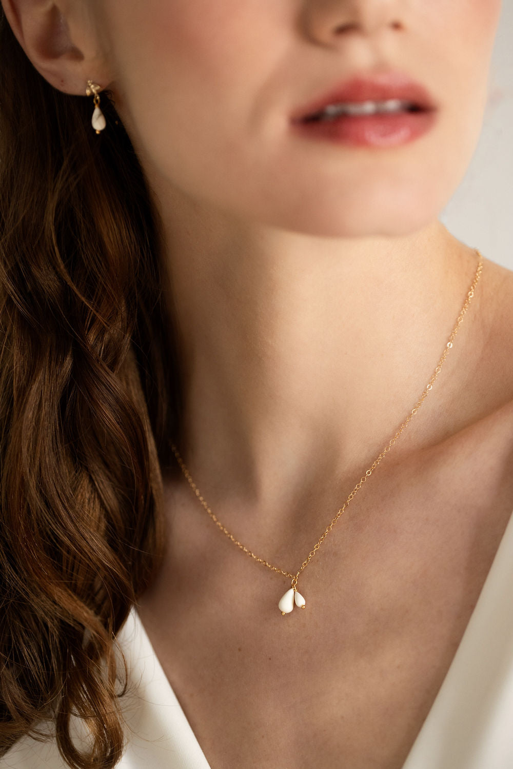 collier de mariée or et porcelaine froide