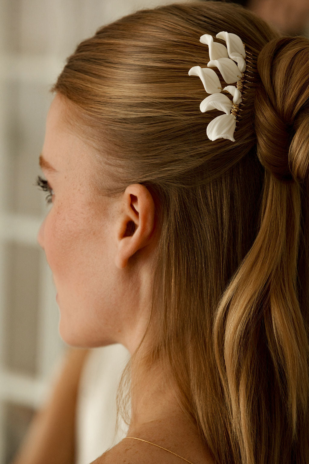 Peigne de mariée en porcelaine Olympe