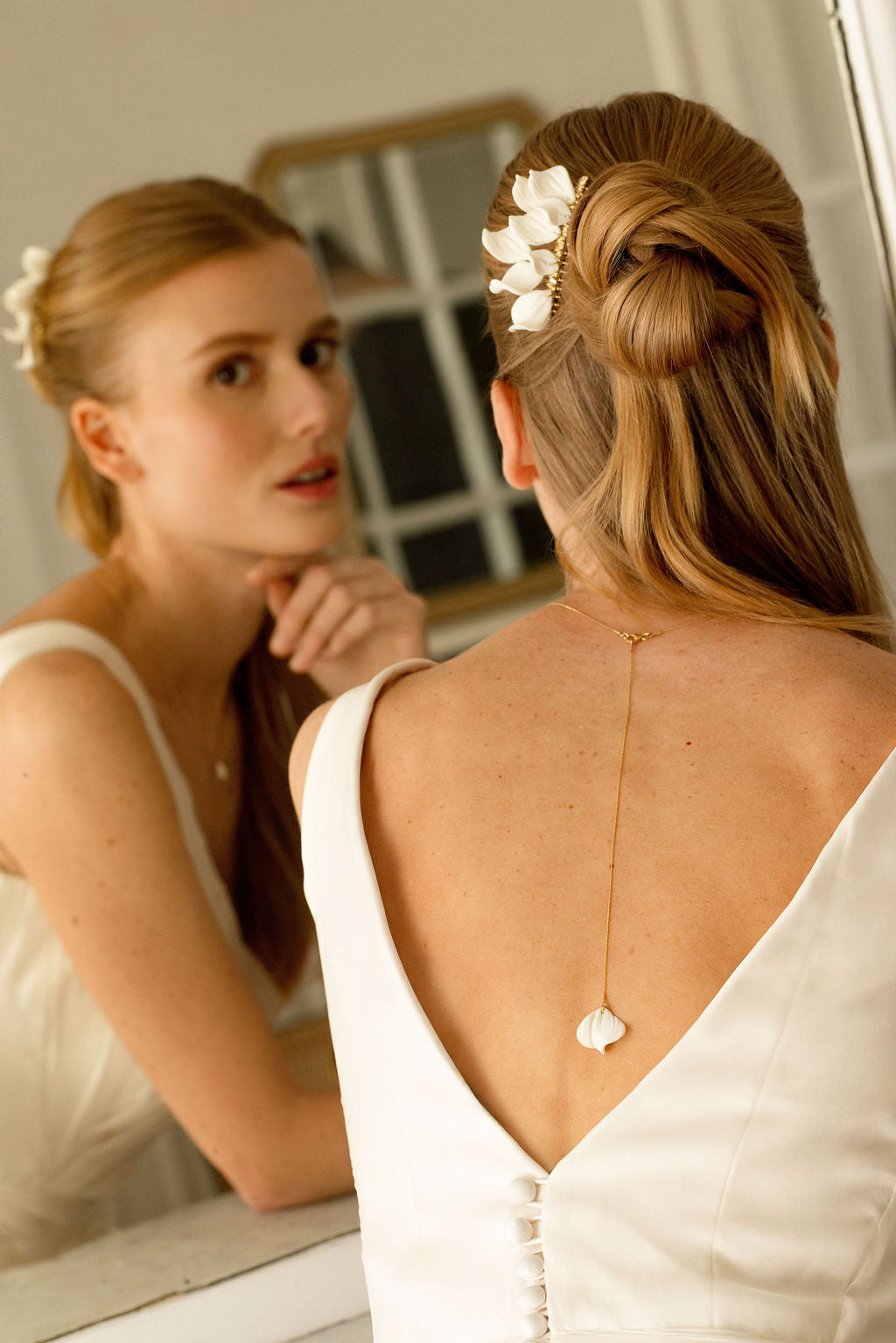 Collier de dos Léa