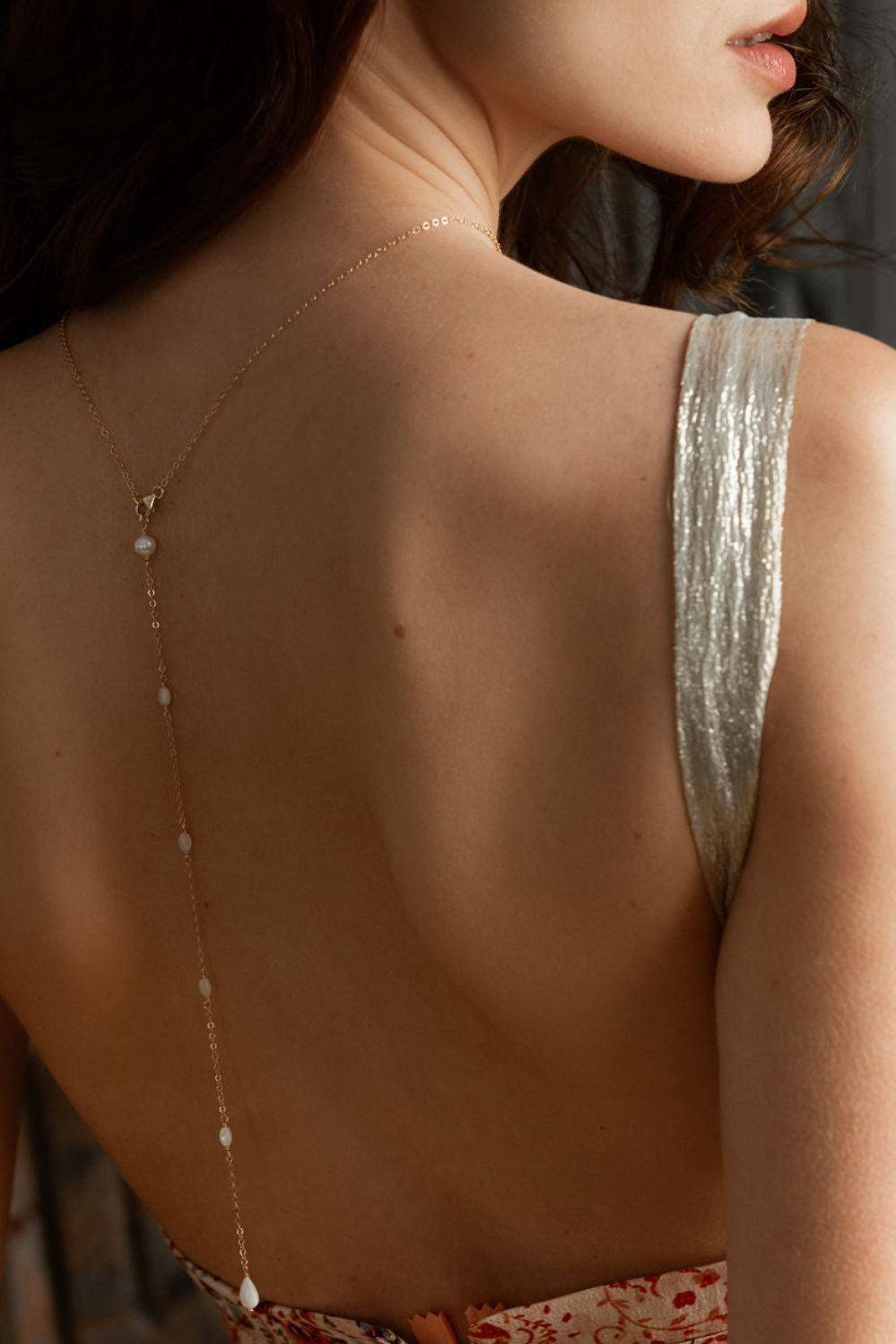 collier de dos nacre et porcelaine