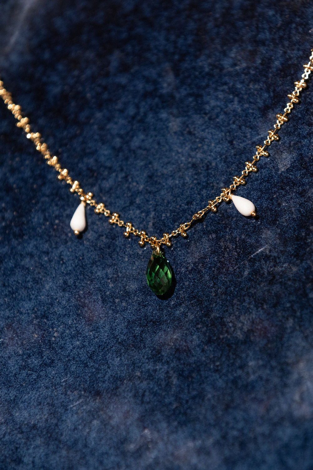 Collier cristal vert et porcelaine