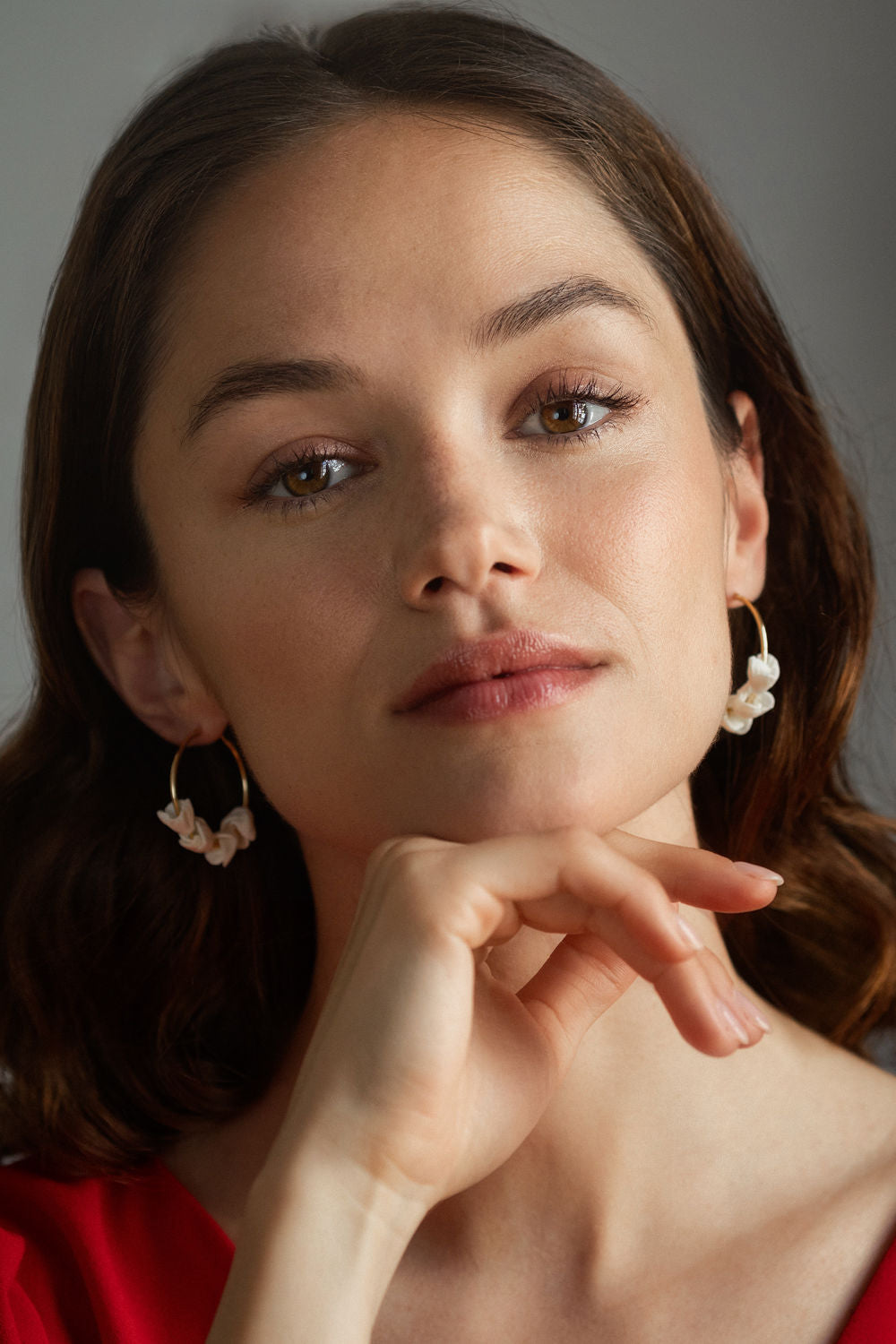 paire de créoles en plaqué or et porcelaine