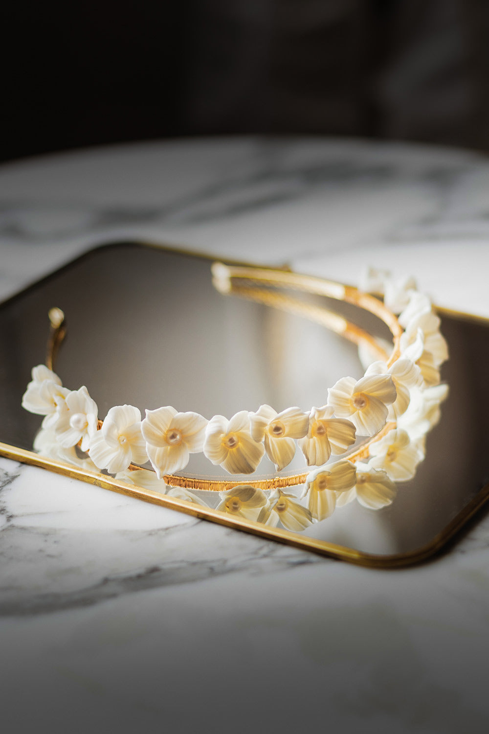 couronne de mariée en fleurs de porcelaine