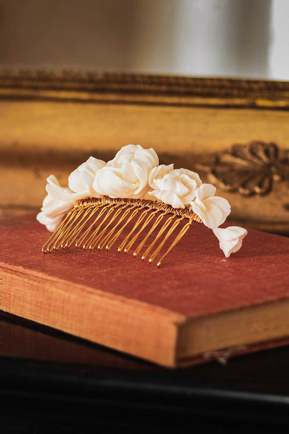 peigne de mariée fleuri en porcelaine