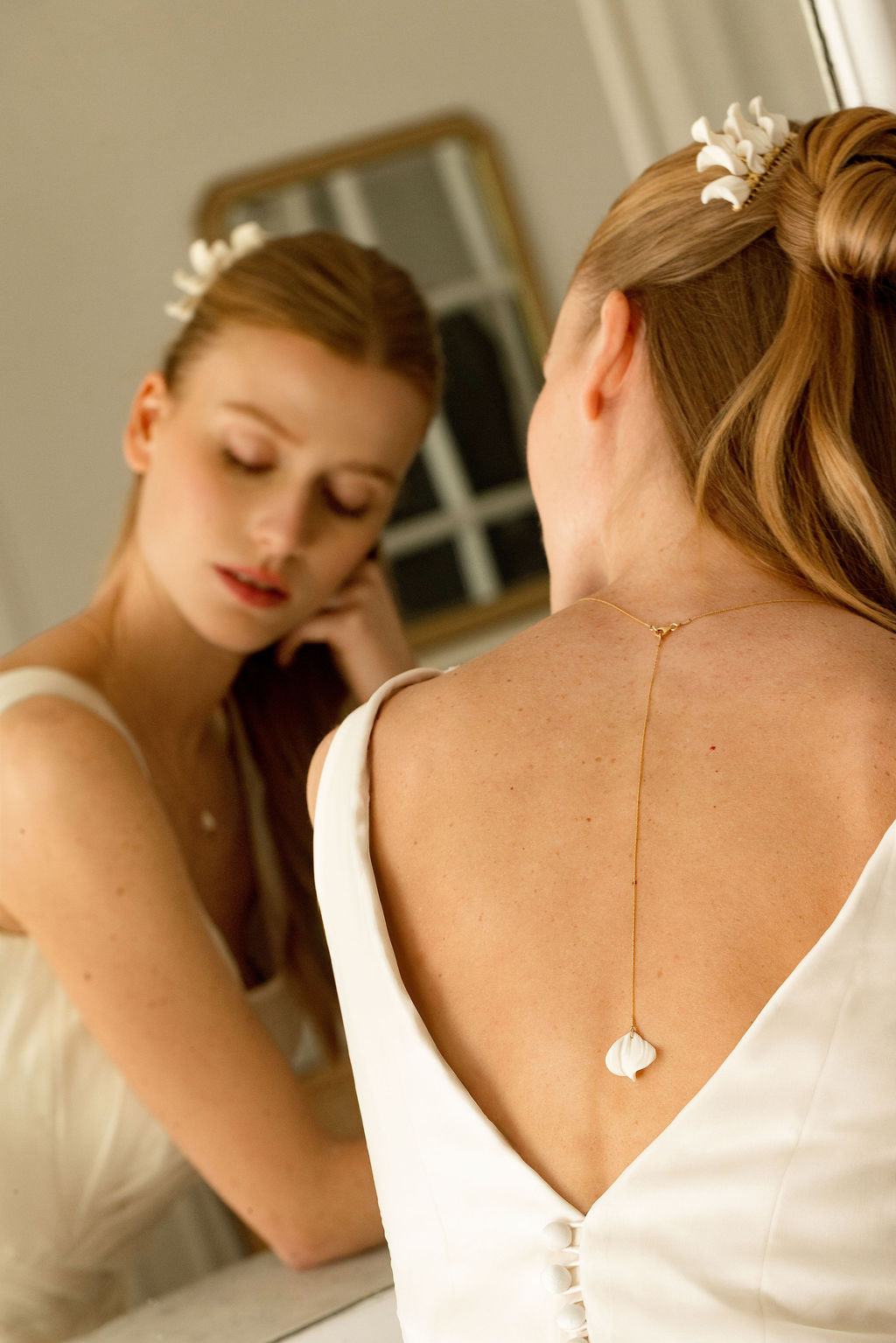 Collier de dos Léa